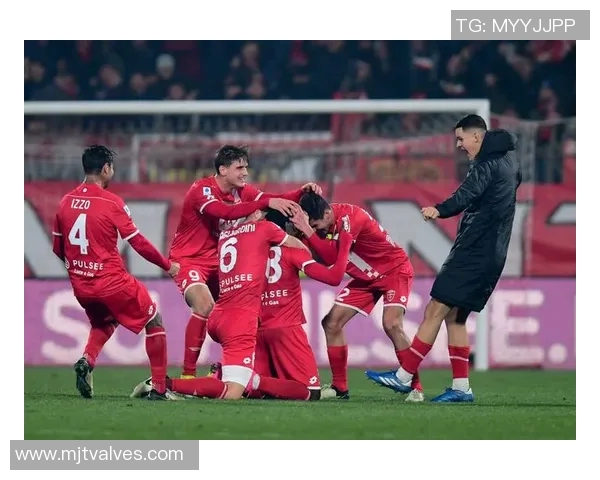 足球明星队友赠送手机惊喜背后的友谊故事与温暖瞬间