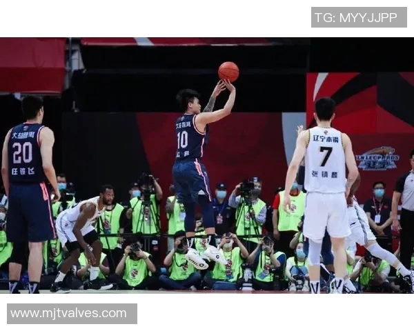 明星篮球主持的魅力与挑战揭秘，带你走进篮球世界的精彩瞬间与幕后故事